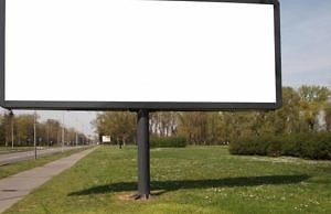 В городе массово устанавливают бетонные конструкции для бигбордов. Партии готовятся к выборам?