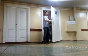 Сотрясение мозга и повреждения глаз неизвестным веществом. Итоги нападения на депутата