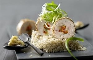 Куриные рулеты с овощами и кунжутом