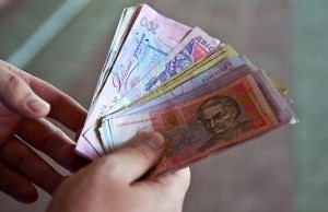 Денег нет, но вы держитесь. В Каменском начались задержки по зарплате бюджетникам