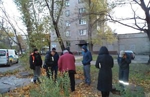 Где чей люк и чья труба?