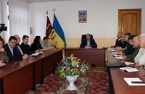 В Каменском началась подготовка к новогодним и рождественским праздникам