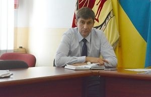 «Купи газету, а не то уволим». Как коммунальщиков заставляют покупать агитационный листок Плахотника