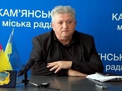 В центральном парке Каменского заменят плитку с дефектами за счет подрядной организации