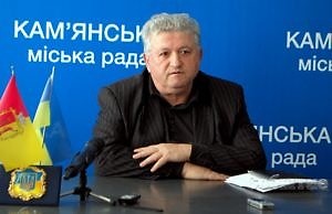 В центральном парке Каменского заменят плитку с дефектами за счет подрядной организации