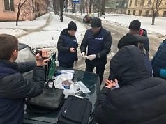Петриковского чиновника поймали на взятке в Каменском