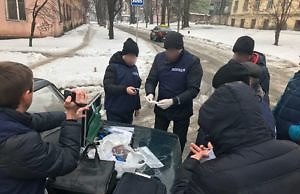 Петриковского чиновника поймали на взятке в Каменском