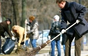 Неплательщики алиментов в Каменском будут убирать кладбища и благоустраивать город