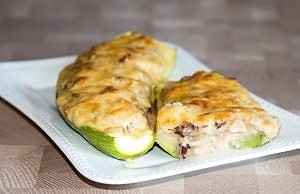 Жюльен в запеченных кабачках — горячая закуска