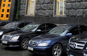 Как нардепы служебными автомобилями пользовались