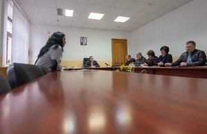 Каменское очищают от опавшей листвы