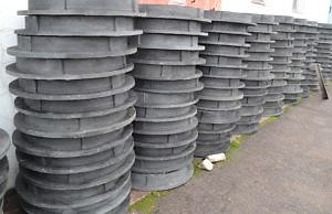 В Каменском продолжают красть крышки люков