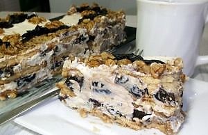 Торт без выпечки с черносливом