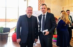 Пирамида Резниченко: родственник Ложкина оставил после себя на Днепропетровщине грандиозную тендерную схему