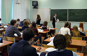 В учебных заведениях Каменского учителя обязаны говорить на государственном языке