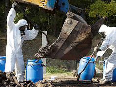 Жители Каменского против открытия производства по сбору, хранению и переработке опасных отходов