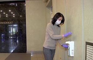 На проходных ДМК установили дезинфекторы
