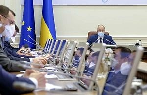 Кабмин определился с датами окончания учебного года