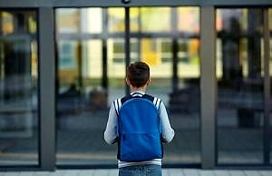 Рекомендации по работе школ в Каменском: отмена массовых мероприятий и дистанцирование