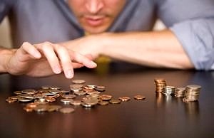 Учителям Каменского хотят уменьшить надбавки и зарплату