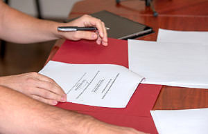 В Каменском внедряют инклюзивную услугу для людей с нарушением слуха