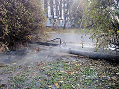 Зимний сезон для коммунальщиков начался с прорывов и уничтожения асфальта.