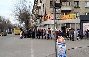 Каменское застряло в огромной очереди