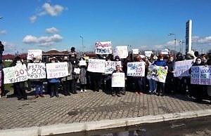 Берет «нахрапом». У мэра во время митинга произошла истерика