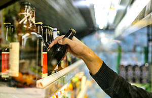 В Каменском позволили продажу алкоголя