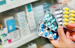 В больницы Каменского доставили 10 тонн медпрепаратов