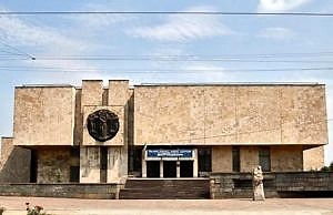 В Украине начнут возвращаться к работе учреждения культуры