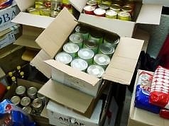 В Каменском льготникам и переселенцам выдают гуманитарную помощь