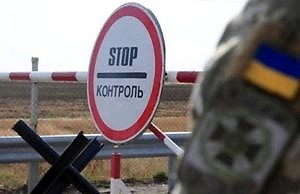 Каким мужчинам Кабмин разрешил выезжать заграницу