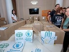 В Каменском раздают гуманитарную помощь