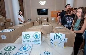 В Каменском раздают гуманитарную помощь