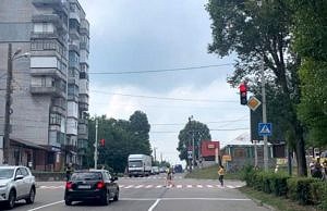 В Каменском заработал новый светофорный объект