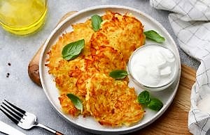 Навіщо досвідчені господині додають горілку в тісто для дерунів?