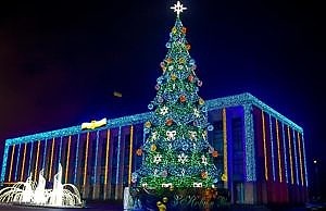 Будут ли устанавливать новогоднюю елку в Каменском