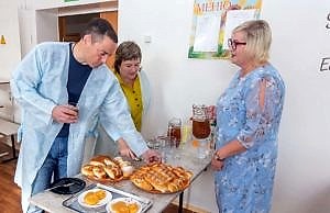 В Каменском проверили, как организовано питание учащихся школ