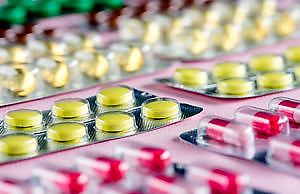 Украинским врачам и фармацевтам запретят назначать лекарства за премии от производителей