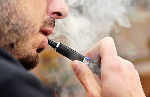 ВОЗ требует запретить распространение электронных сигарет