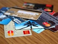 Для чего НБУ вводит лимиты на денежные переводы с карты на карту