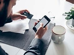 Переводы с карты на карту в Украине планируют существенно ограничить