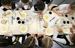 Бесплатное питание получат учащиеся льготных категорий в школах Каменского