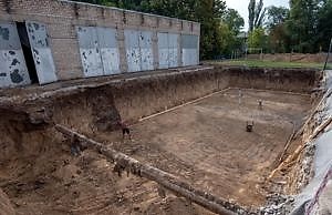 В учебных заведениях Каменского ремонтируют и строят новые укрытия