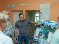 В больницах Каменского продолжают ремонтные работы