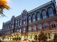 С 1 октября в Украине вступают ограничения на переводы с «карты на карту»