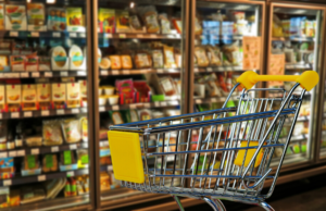 В Украине цены на продукты почти на уровне европейских стран, а по некоторым позициям — даже дороже