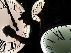 Когда переводить часы на зимнее время