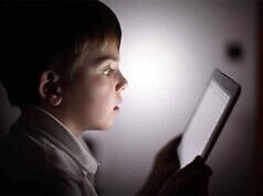 Когда дети получают первый гаджет и чем опасен для детей интернет